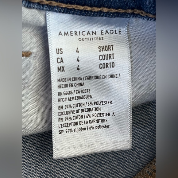 American Eagle Outfitters Classic Blue Distressed Women’s Mom Jeans Sz 4 Short - Picture 11 of 16